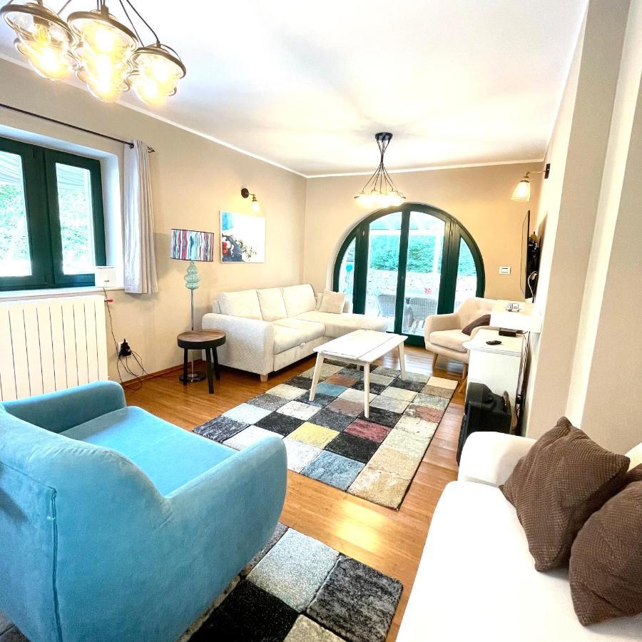 Muraj-kornic, Krk Villa Kornic
